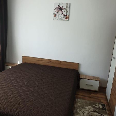 Cazare Apartament Cu 2 Camere Nehoiu Eksteriør billede