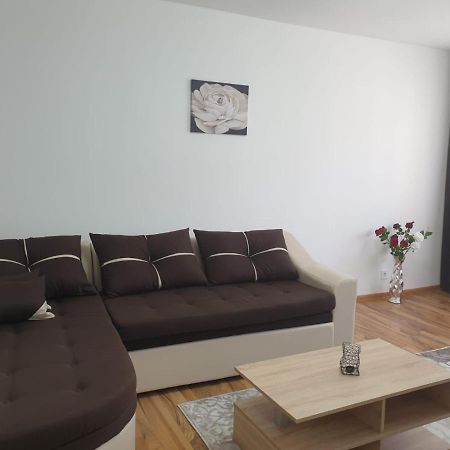 Cazare Apartament Cu 2 Camere Nehoiu Eksteriør billede