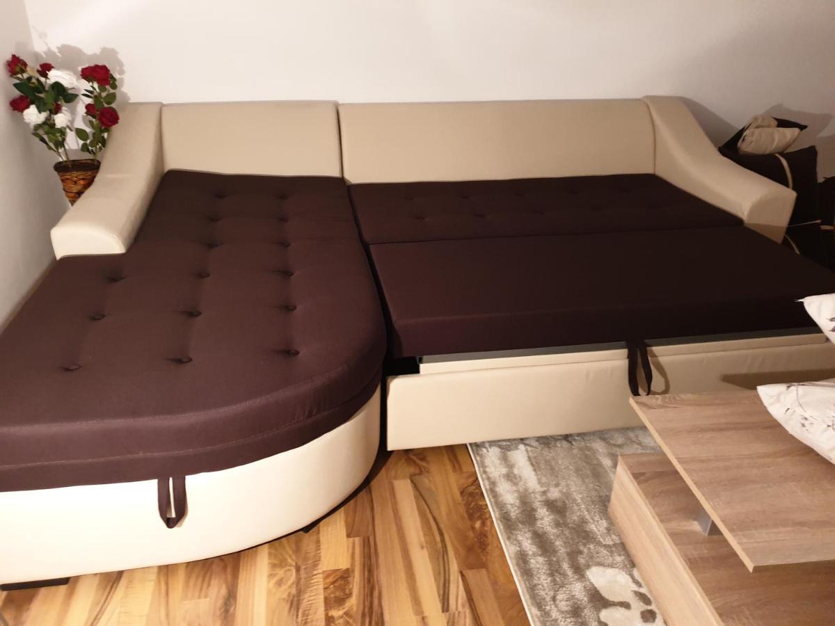 Cazare Apartament Cu 2 Camere Nehoiu Eksteriør billede