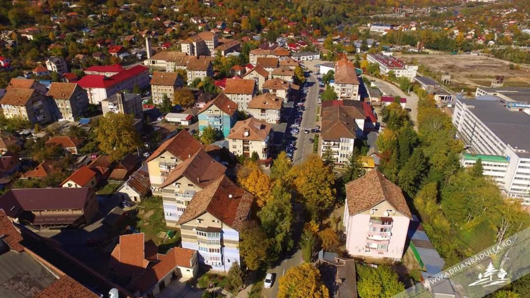 Cazare Apartament Cu 2 Camere Nehoiu Eksteriør billede
