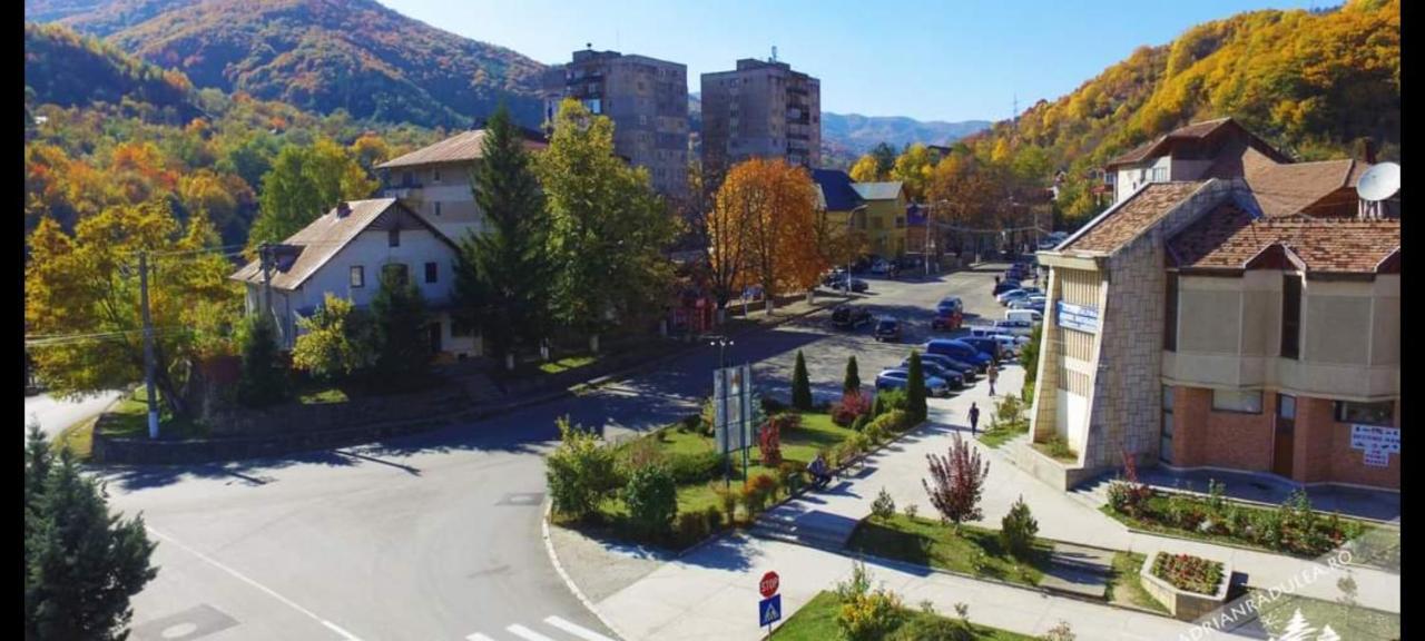 Cazare Apartament Cu 2 Camere Nehoiu Eksteriør billede
